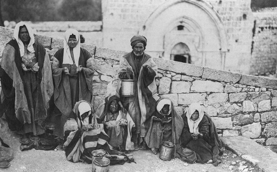 Group of lepers photographed during the Ottoman reign.