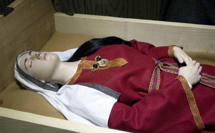 Replica of the “Saxon Princess” bed burial at Kirkleatham Museum. Source: Prioryman/CC BY-SA 3.0
