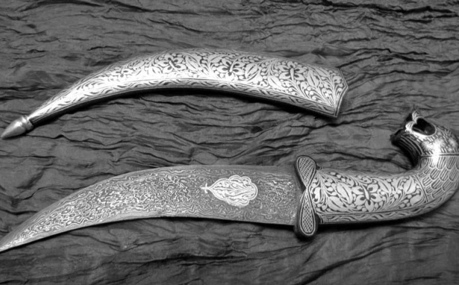 With a blade of Damascus steel (similar to Wootz steel), the blade makes this object a treasured piece. 