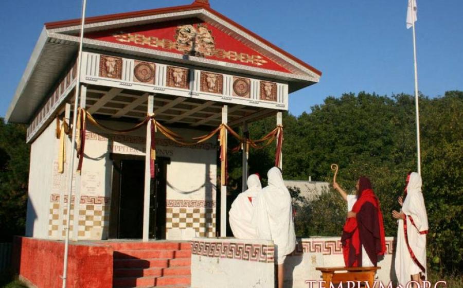  A ceremony taking place at the new Roman temple.