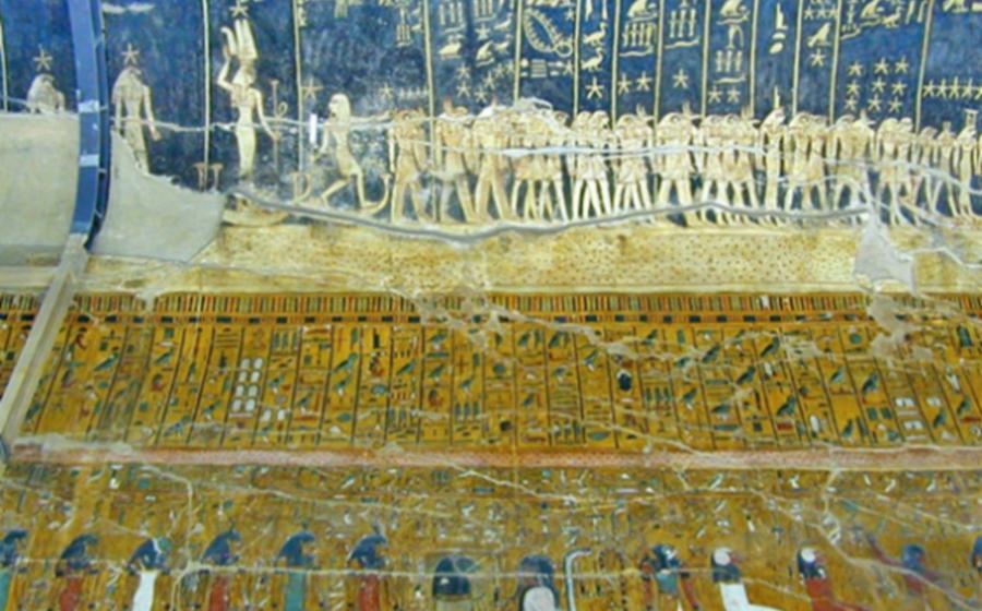 Photograph of one of the chamber walls of the sarcophagus of Seti I, where you can see hieroglyphics regarding the second hour of the Book of Amduat and the sky and its constellations. 