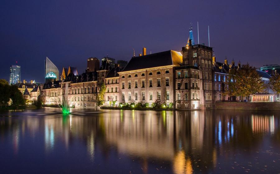 The Binnenhof, or “Inner Court”, is still the beating heart of the Dutch parliament. Recently, more and more medieval material has been discovered underneath these buildings. Source: Public domain