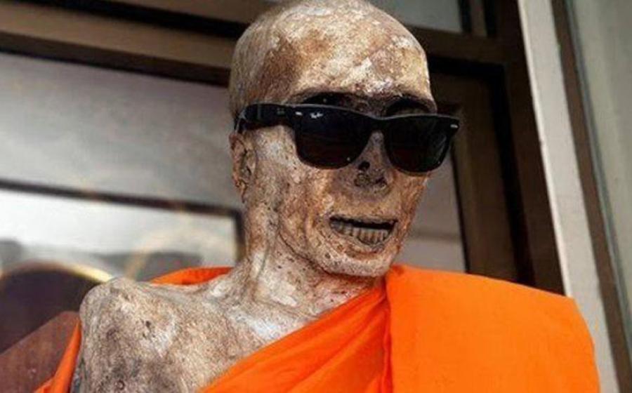 The body of the Thai Buddhist monk Luang Pho Daeng at Wat Khunaram, Ko Samui, Thailand (Source: escape.com.au)