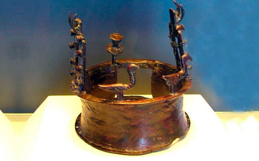 The oldest crown in the world, found in the Nahal Mishmar Hoard. Source: Hanay/CC BY-SA 3.0 