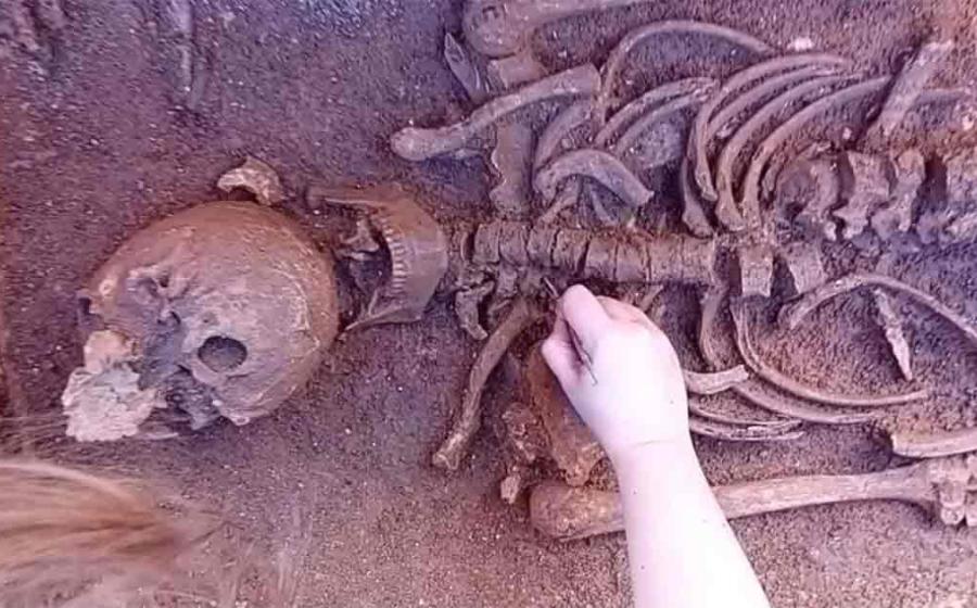 The graves, unearthed by a team from ERA Arqueologia in Portugal, held the remains of a man, a young woman, and an infant, all interred beneath limestone slabs believed to have been repurposed from monumental structures from the ancient city of Ossónoba. Source: ERA Arqueologia