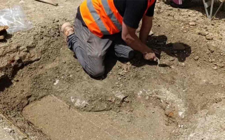 An archaeologist uncovers the indoor pool in the Roman villa, the first such find in the area. Source: Albania’s National Institute of Cultural Heritage / Facebook.