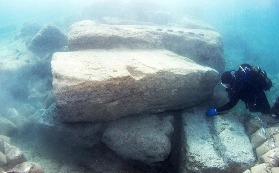 A scientist investigates the outer part of the entrance canal. 