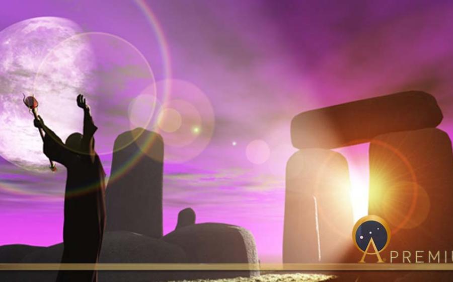 Druid greets the dawn at Stonehenge (heywoody  / adobe stock)