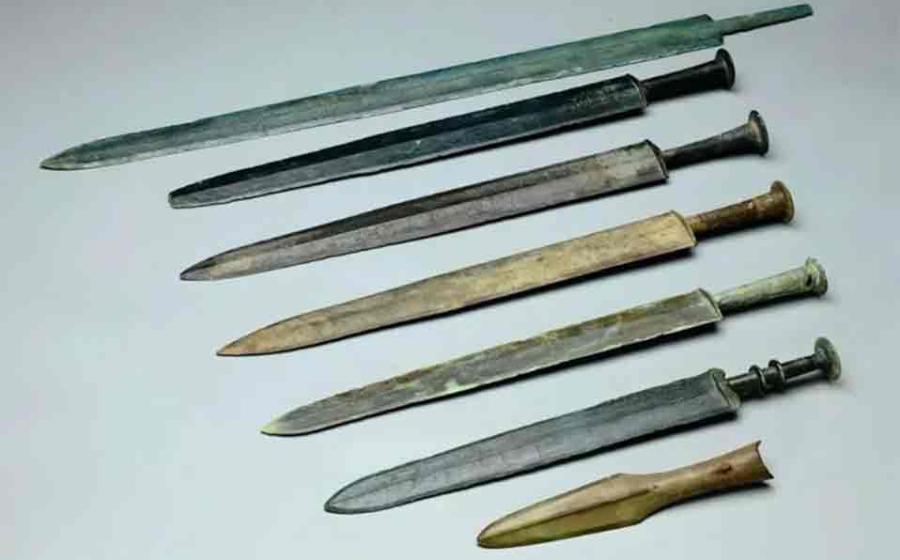 Bronze swords and spearheads, recovered from the Warring States Period Cemetery. Source: Chinese Academy of Social Sciences