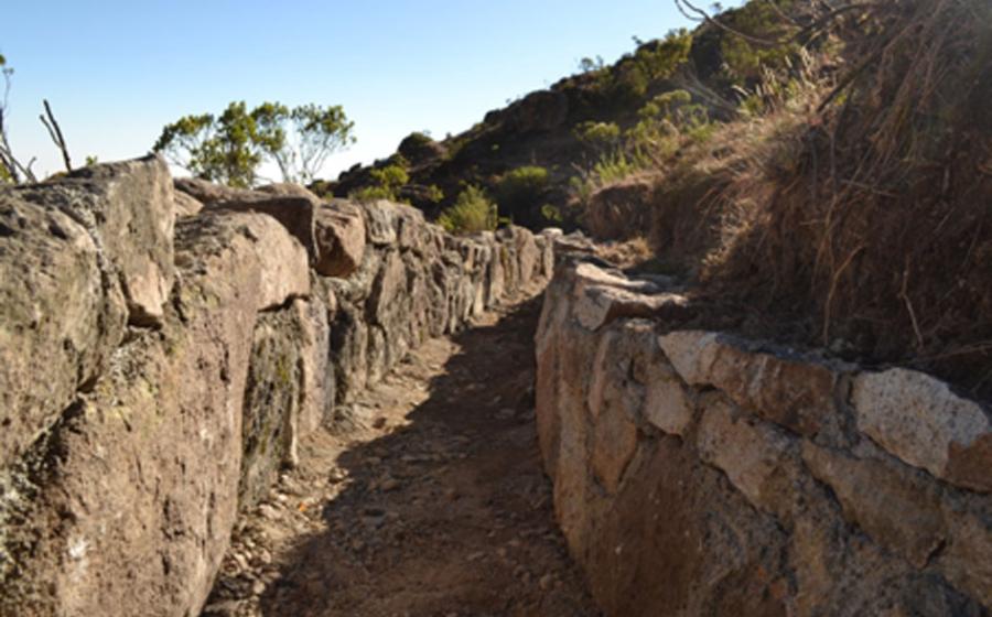 This diversion canal is part of the pre-Inca infiltration system during the dry season. Canals like this divert water during the wet season and could help stabilize the Peru water supply. Source: Musuq Briceño, CONDESAN, 2012. (Imperial College)