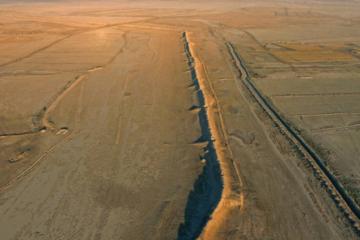 Earthen ramparts at Jebel Khayyaber, southern Iraq.  