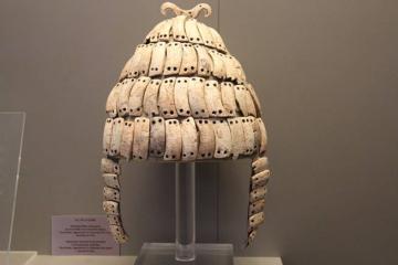 A boar’s tusk helmet from Mycenae (Chamber Tomb 515), similar in type to the newly reported Pylos-area finds. 