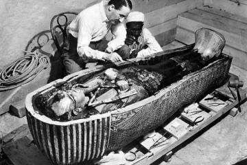 Howard Carter opens King Tutankhamun's mummy coffin in the Valley of the Kings near Luxor, Egypt in 1922 or 1923