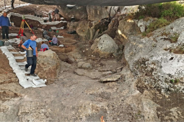 Excavation of the prehistoric cave at Fureidis (Fordis), Israel