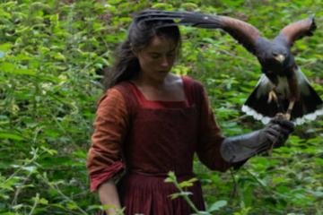 Agnes Hathaway (Jessie Buckley) and her hawk in Hamnet.