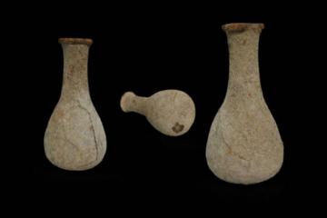 Top image: Roman glass vessel from Pergamon from which the evidence of feces was obtained.