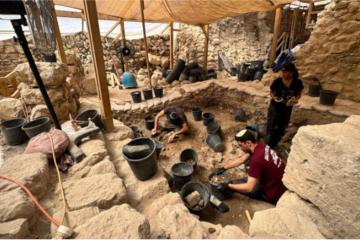 Archaeologists excavate the destruction layer at the Givati Parking Lot site in Jerusalem's City of David