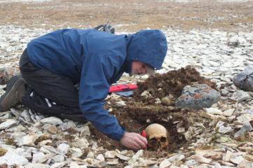 Anthropologist Douglas Stenton excavates the remains of a Franklin expedition sailor at Erebus Bay.