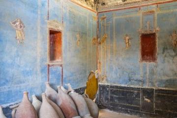 The "Blue Room" sacrarium in Regio IX of Pompeii.