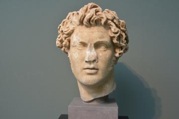 Pyrrhus of Epirus bust