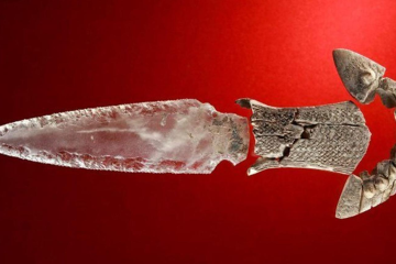 Rock crystal dagger with ivory hilt and sheath from Structure 10.049 (PP4-Montelirio sector), Valencina de la Concepción (Seville, Spain), c. 3000–2500 BC