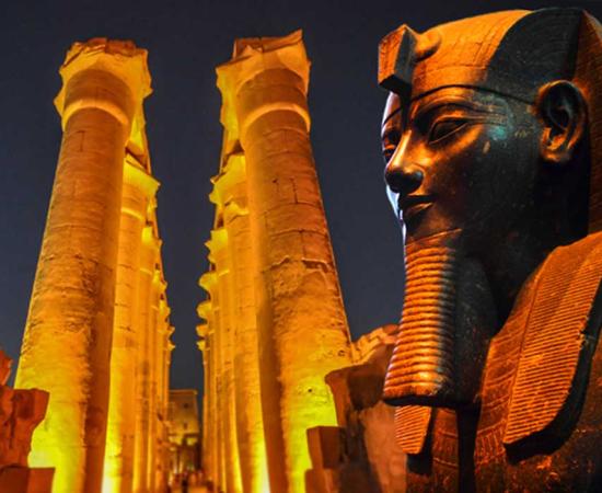 The 14 columns of the The Colonnade of Amenhotep III - Luxor Temple (CC BY 2.0) and Statue of the Pharaoh (CC BY 2.0), Deriv.