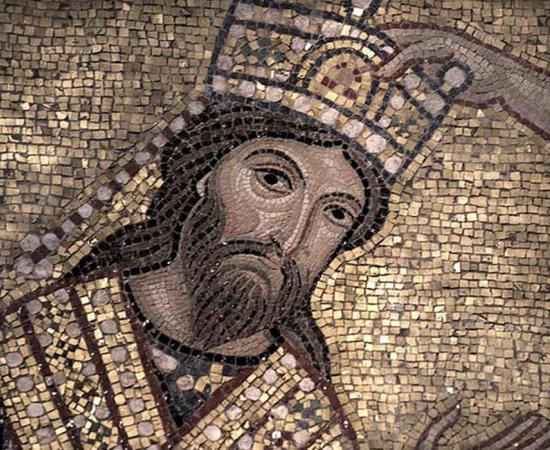 Roger II receives the Royal Crown from the hand of Jesus Christ. Mosaic of the 12th century in S. Maria dell'Ammiraglio (Martorana) in Palermo. (CC BY-SA 4.0)