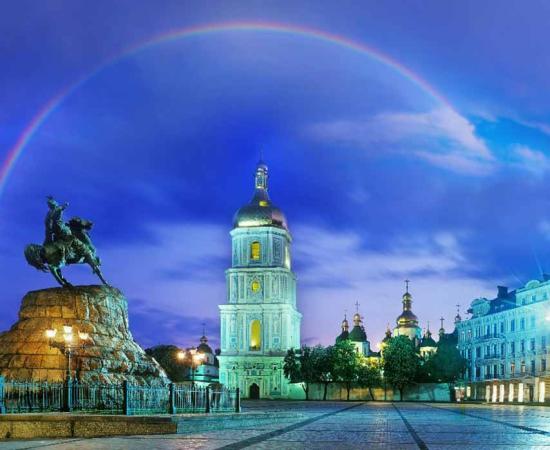 Rainbow over Sophievsky Cathedral in Kiev, Ukraine (panaramka / Adobe Stock)