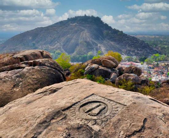 Chandragupta Maurya (founder of the Mauryan Empire) and his spiritual leader Bhadrabahu moved to Shravanabelagola, where they continued their spiritual practices related to Jainism. Chandragupta’s footsteps have been engraved in this spectacular viewpoint rock hilltop.	