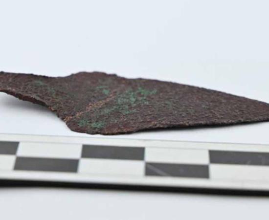 Close up of the 4,000-year-old copper dagger found in Jarosław, Poland.	Source: Łukasz Śliwiński/PAP