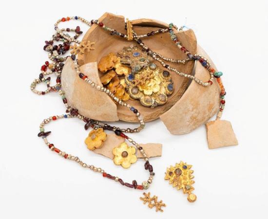 The Abbasid-era gold jewelry collection as found at the Dariyah site, Saudi Arabia.