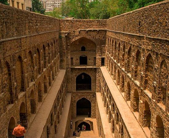 Agrasen ki baoli.