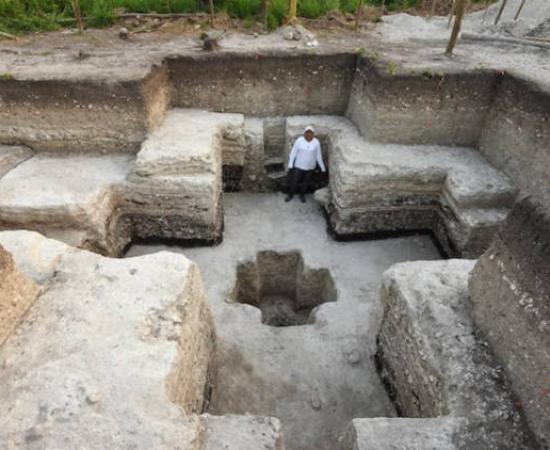 The main, multi level crufix shaped pit at Aguada Fenix.