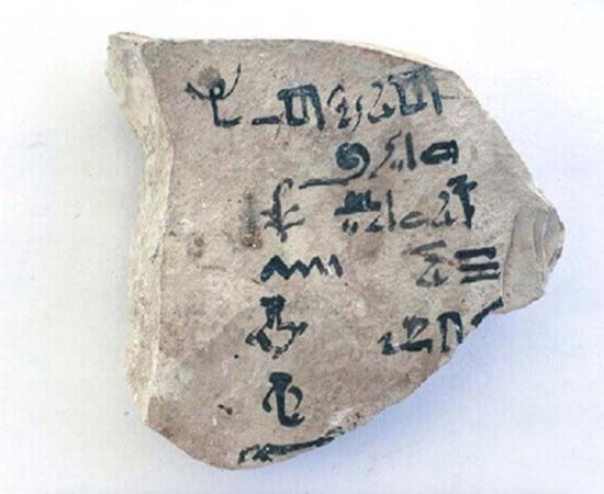 One side of the ancient alphabet primer.