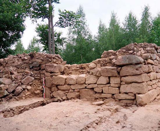 Excavated ruins of the oldest castle in Alsace, a.k.a. Purpurkopf Castle.  Source: Institut de Recherches Historiques du Septentrion / Université de Lille