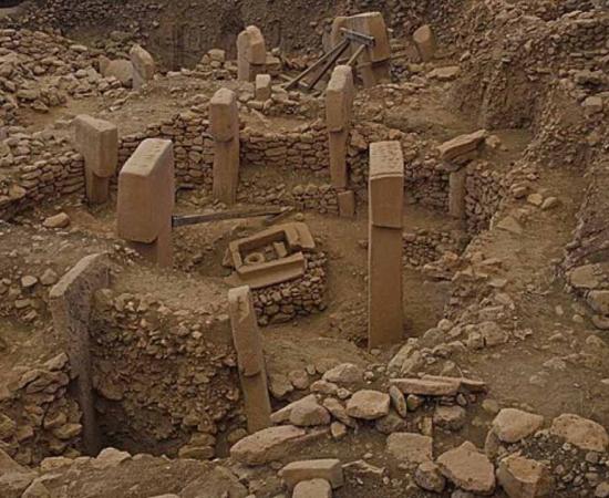 View overlooking Göbeklitepe Building B.	Source: Dosseman/CC BY-SA 4.0