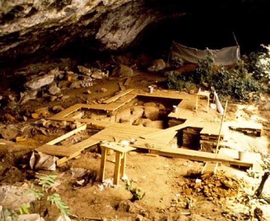 The Shum Laka rock shelter in Cameroon, home to an ancient population that bears little genetic resemblance to most people who live in the region today.    Source: Pierre de Maret
