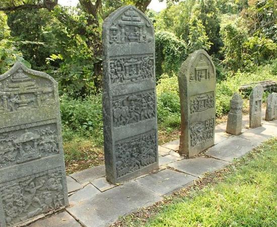 A line of Hero stones from 10th century at Trimurthi Narayana Gudi, Bandalike village, Karnataka state, India. 