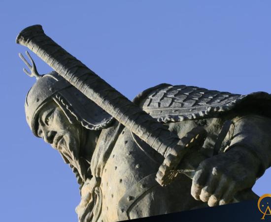 A statue of Yi Sun Shin 3