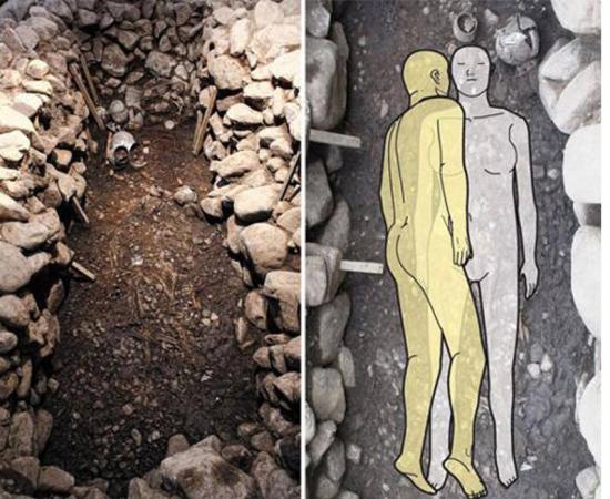 The Silla dynasty tomb with bones and artifacts.