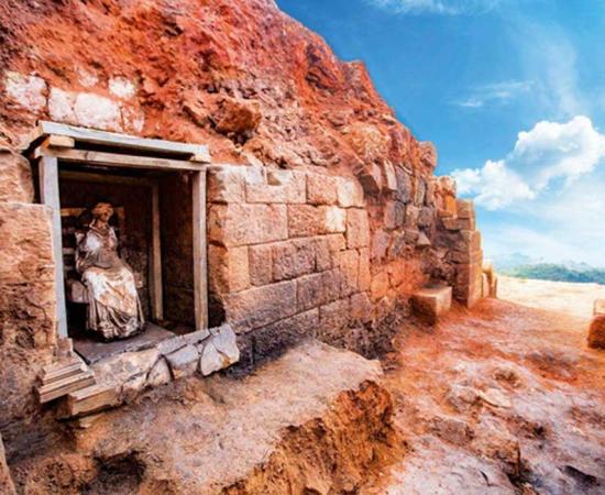 The 2,100-year-old marble mother goddess sculpture of Kybele is still under threat at the ancient Turkish castle near the Black Sea.