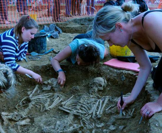 Archaeologists excavating a complicated triple burial at England’s Oakington Cambridgeshire site, which was used in the recent Nature study to determine the true impact of Anglo-Saxon migration on medieval eastern and southern England. Source: Nature