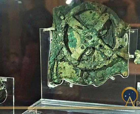 Antikythera Mechanism -  National Archaeological Museum, Athens by Joy of Museum (CC BY-SA 4.0)