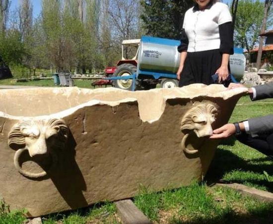 The 1,800-Year-Old marble bathtub from Aphrodisias.	Source: Hurriyet Daily News