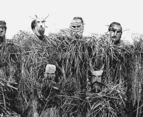 Descendants of Araucanians with ceremonial attire and bearded masks –Kollón– from Cautín in the Region of Araucanía, in southern Chile. These representations are strikingly similar to the Buttnmadl of the Berchtesgaden Valley in southern Germany. Source: Gustave Millet, ca. 1930, courtesy of the author Rafael Videla Eissmann