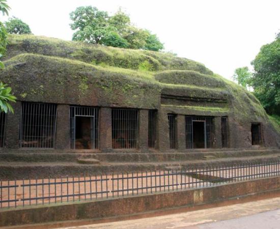 Entrance to the Arvalem Caves                     Source: Zeepak / CC BY-NC 2.0