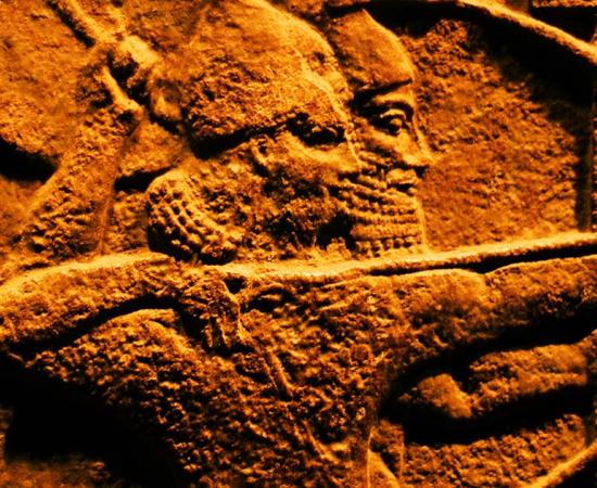 Tablet depicting Aryan warriors. Source: Justin Gauraqv Murgai / CC BY NC ND 2.0