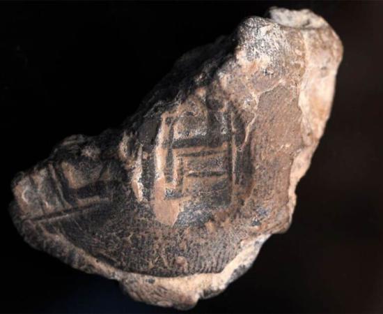 Stamp seal found in the excavation of a parking lot in Jerusalem depicts a person believed to be a king sitting on a chair, with columns which probably represent the Babylonian gods Nabu and Marduk. The finds may provide clues as to the resettlement of the city by the Jews after the Babylonian Exile. Source: (Shai Halevy / Israel Antiquities Authority)