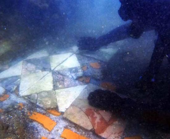 Underwater archaeologist exploring the ancient remains of Baiae. Source: Naumacos / Campi Flegrei Archaeological Park