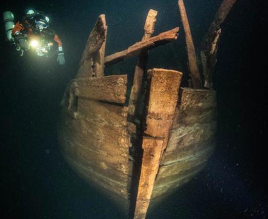 The once-mysterious Baltic Sea ship as it was first discovered by a volunteer dive team in July 2020 off the coast of Finland. The ship has now been identified as a Dutch three-masted fluyt, based on expert research by a diverse time of archaeology experts.	Source: Badewanne team / Handle Productions